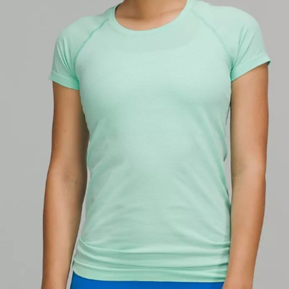 LIGHT BLUE SWIFTLY TECH SHORT SLEEVE SHIRT SIZE 12 LADIES LULULEMON - Picture 1 of 3